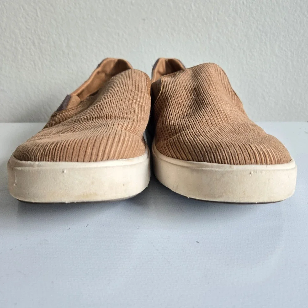 OluKai Lae'ahi Kapa Mens 10.5 Tan Brown Corduroy Leather Slip On Sneakers 10446